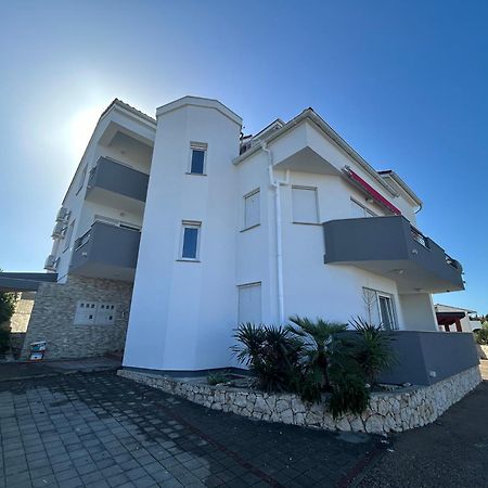 Apartment Karlo ノヴァリャ エクステリア 写真